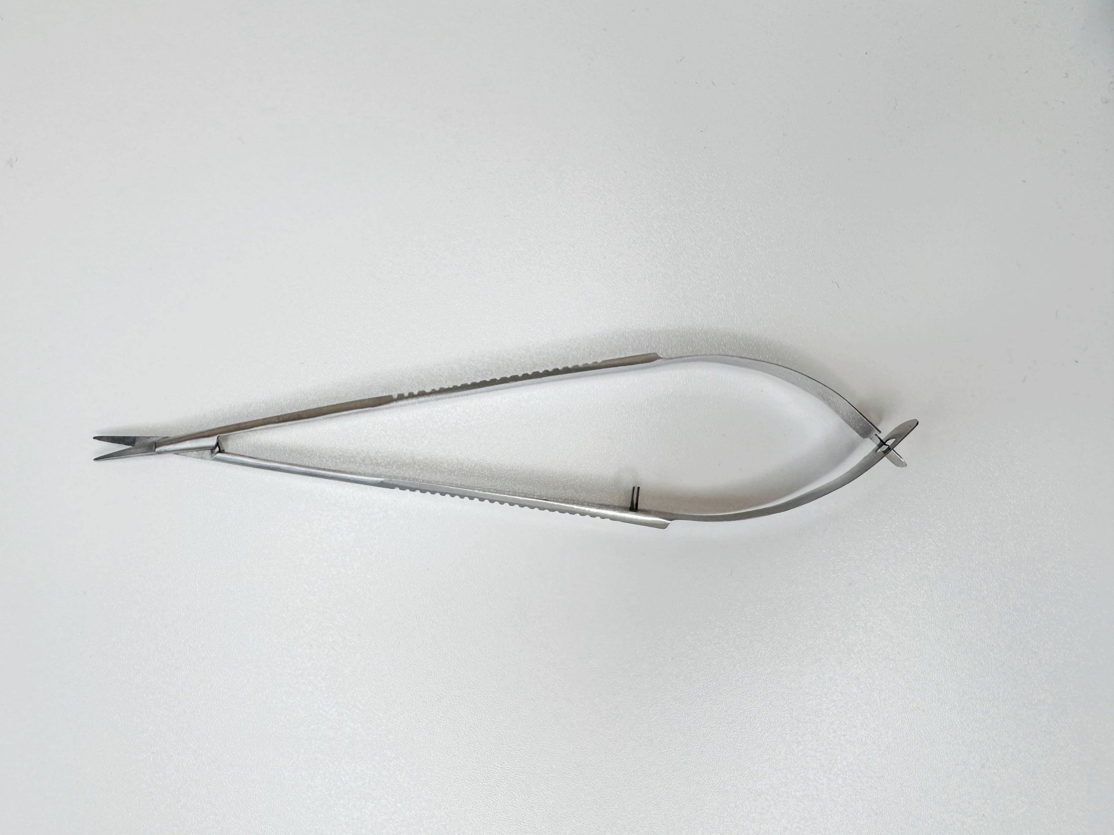 Castroviejo Scissors Curved (14cm)