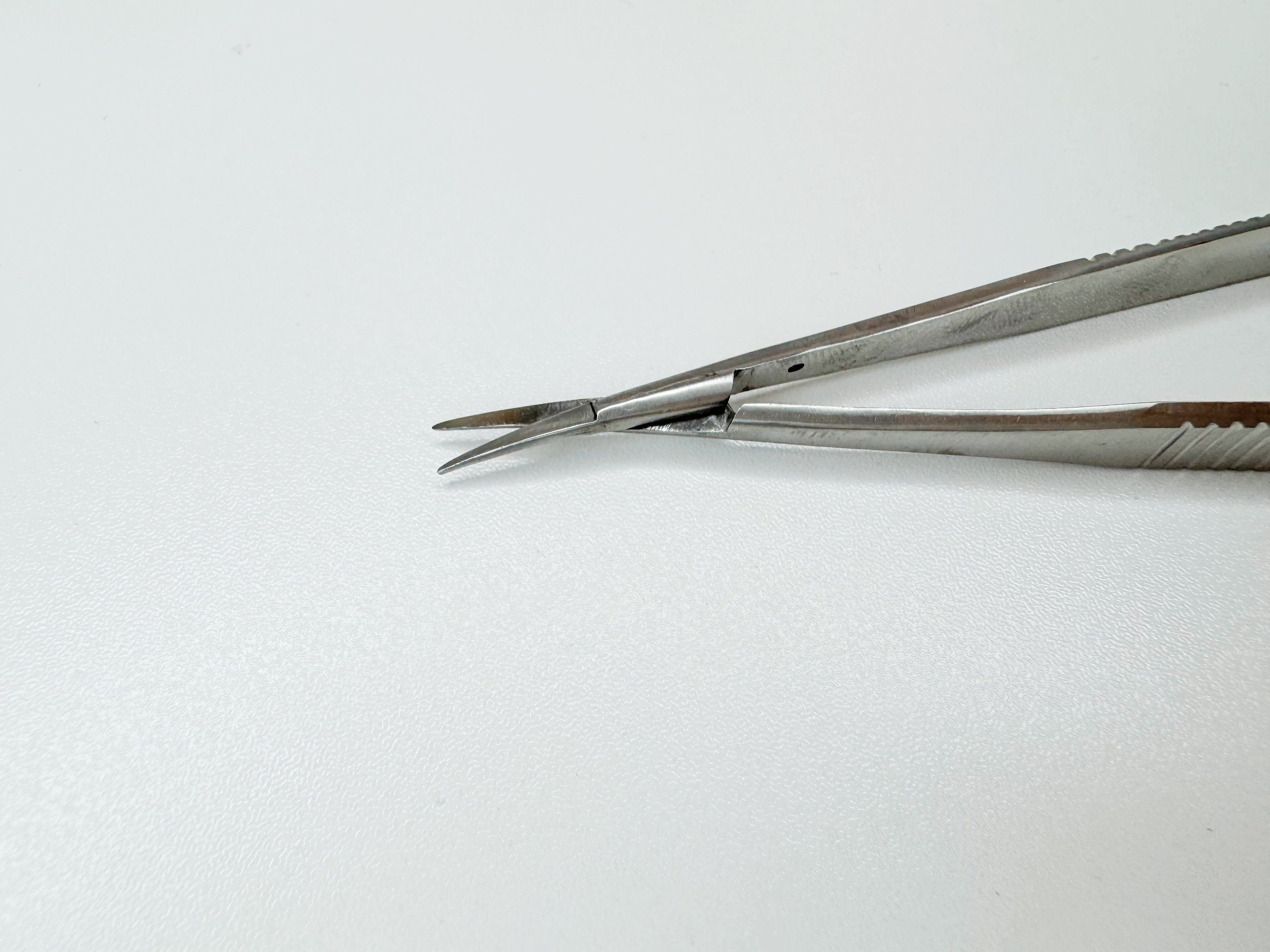Castroviejo Scissors Curved (14cm)